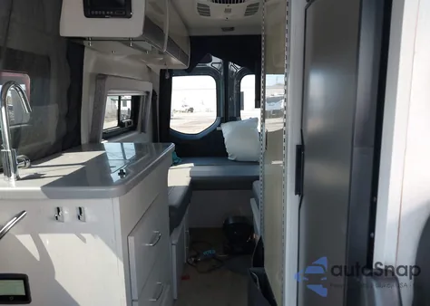 2022 Mercedes-Benz Sprinter 2500 Standard Roof V6 z USA, uszkodzony, nr VIN W1X4EBHY2NP453575